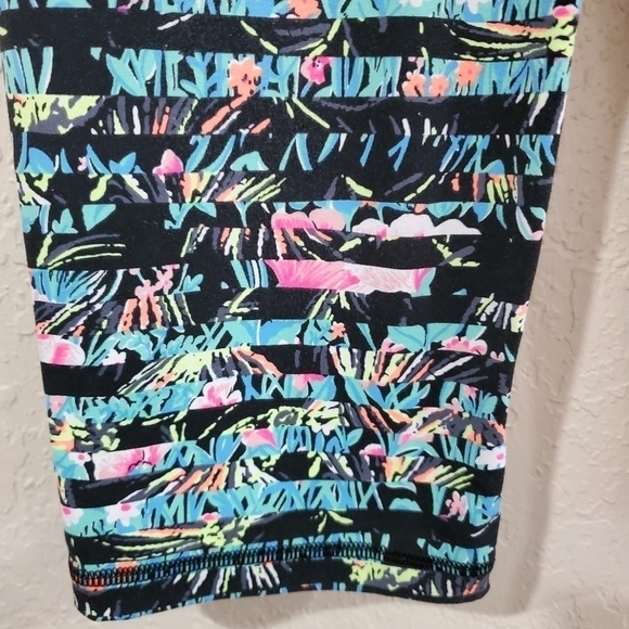 Victoria's Secret Sport Capri Workout Leggings Med - Picture 2 of 9